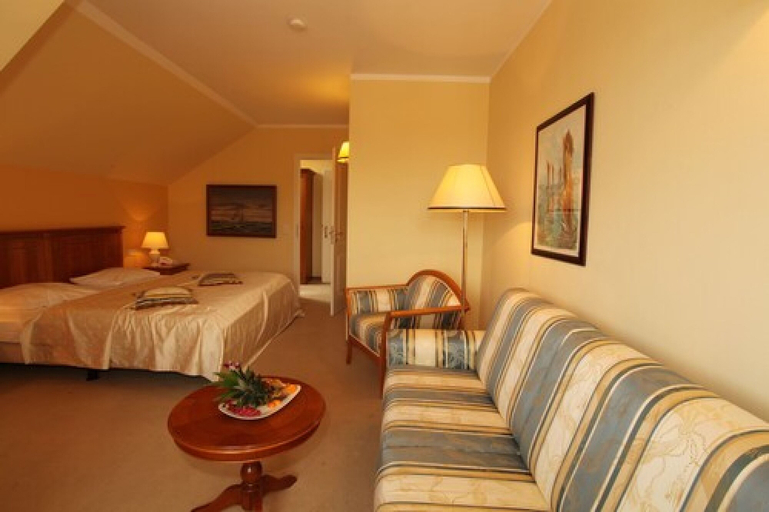 Bedroom 4, Strandhotel Deichgraf, Rostock