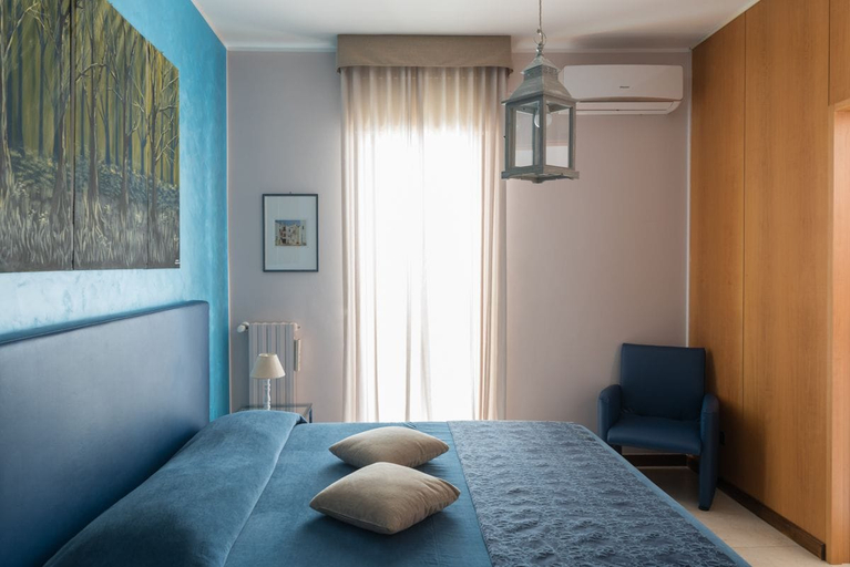 Bedroom 2, KiBari B&B, Bari