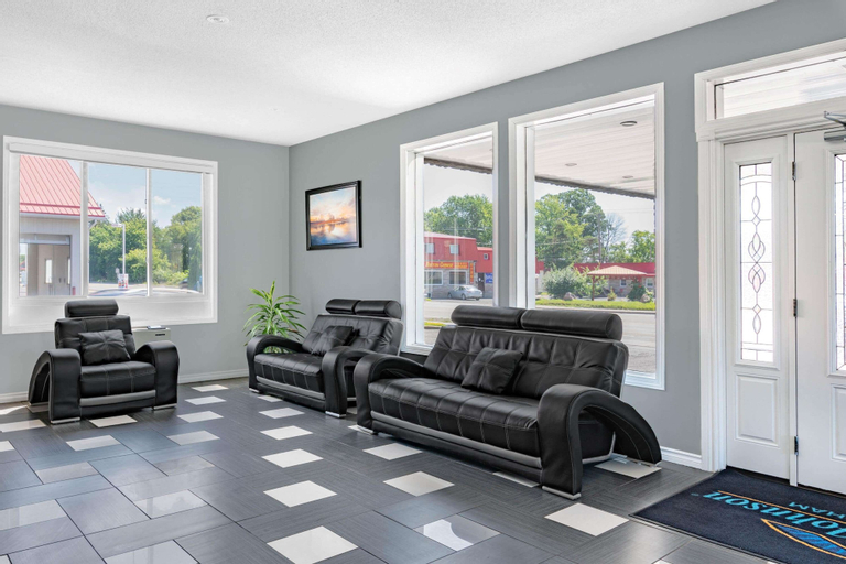 Public Area 3, Howard Johnson by Wyndham Gananoque, Leeds and Grenville