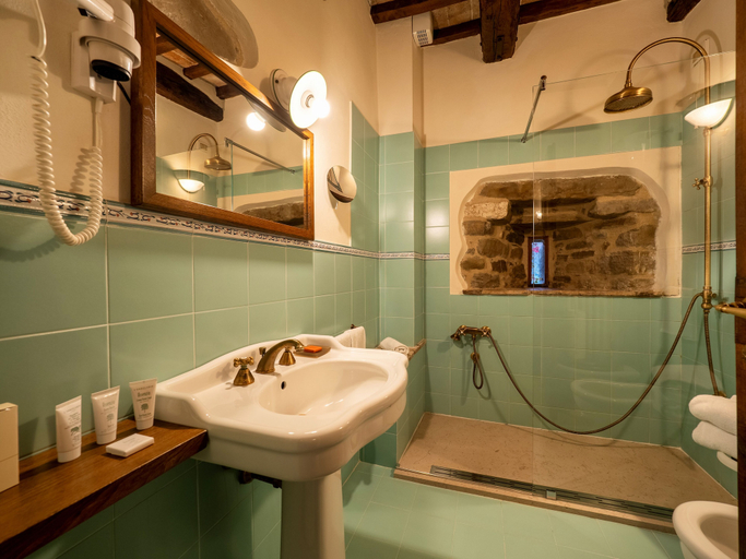 Bathroom 3, Castello di Petrata, Perugia