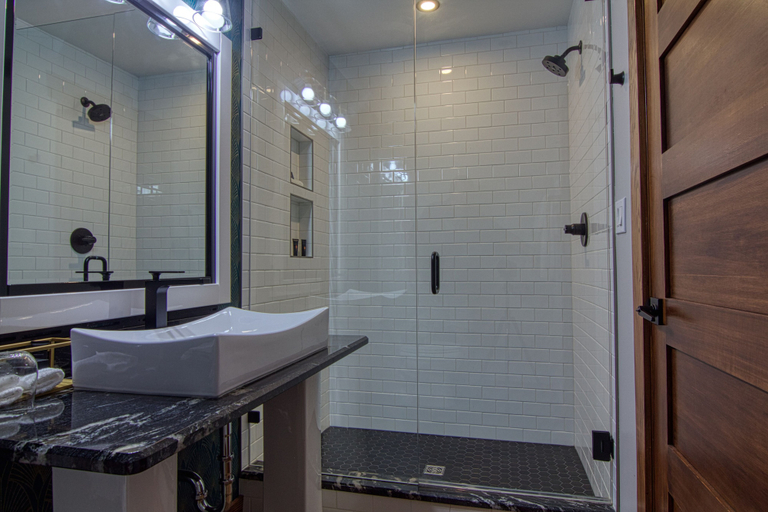 Bathroom 5, The Baker Hotel, East Kootenay