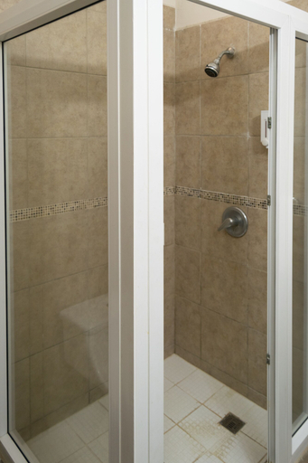 Bathroom 5, Hotel Cayman Suites, Taxisco