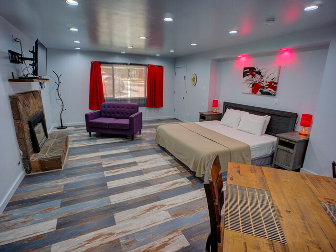 Others 5, Tao Cabins, San Bernardino