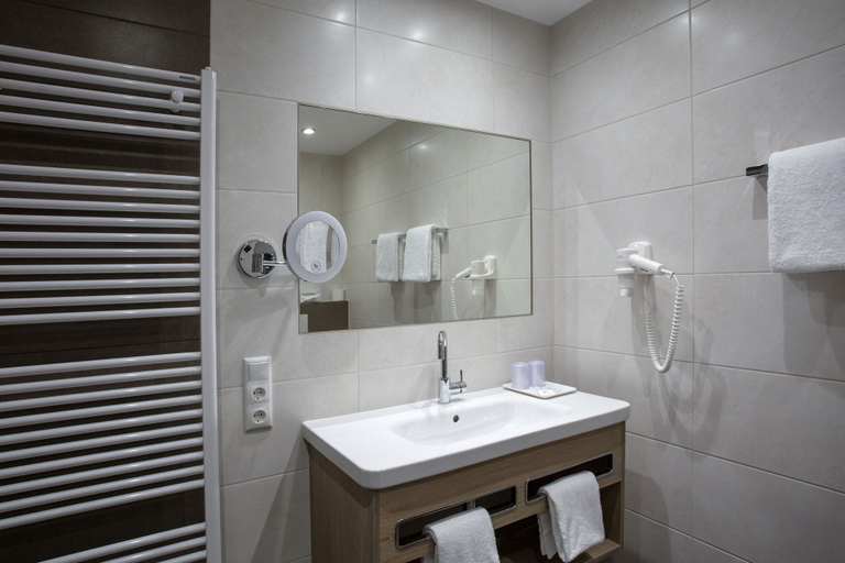 Bathroom 4, Hotel-Restaurant Haus Hubertus, Eifelkreis Bitburg-Prüm
