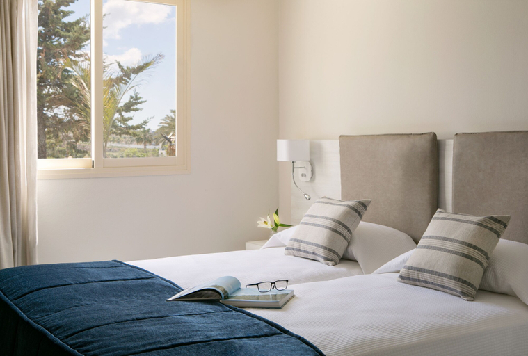 Bedroom 3, Louis Paphos Breeze