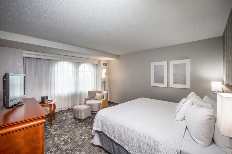 Bedroom 4, Courtyard by Marriott Norfolk Downtown, Norfolk