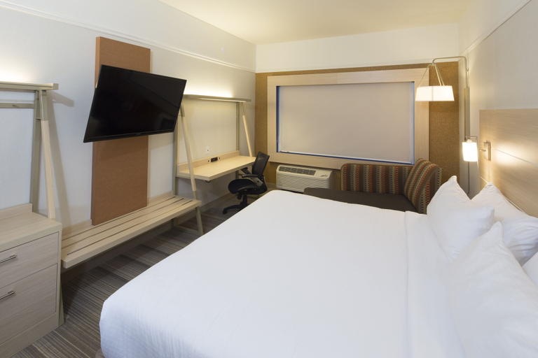 Bedroom 3, Holiday Inn Express & Suites PORTAGE, Porter