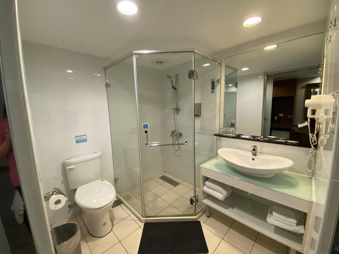 Bathroom 3, Tapeng Bay Holiday Hotel, Pingtung