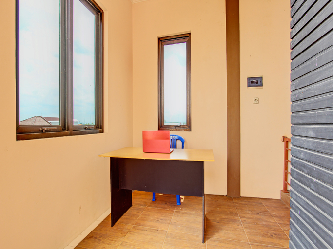 Public Area 2, SPOT ON 92181 Kristin Homestay, Pati
