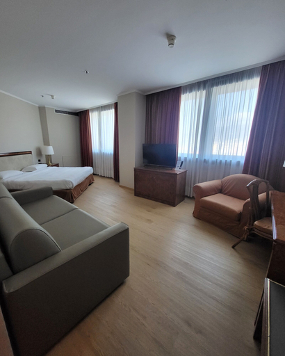 Bedroom 2, Tower Genova Airport Hotel & Conference Center, Genova