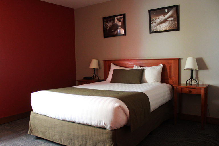 Bedroom 3, Howe Sound Inn & Brewing Company, Squamish-Lillooet