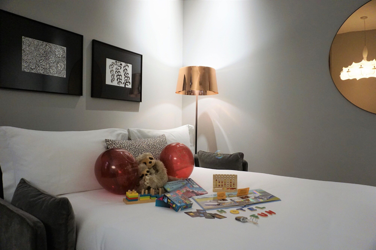 Bedroom 5, Hôtel Cardinal, Gironde