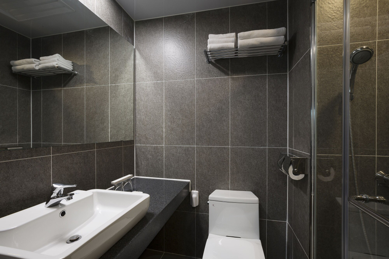 Bathroom 3, New Songtan Hotel, Pyeongtaek