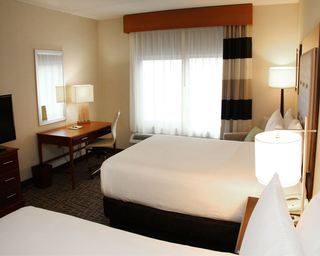 Bedroom 4, Wyndham Garden Buffalo Downtown, Erie