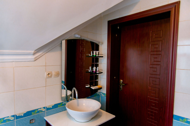 Bathroom 4, Legend Hotel, Gasabo