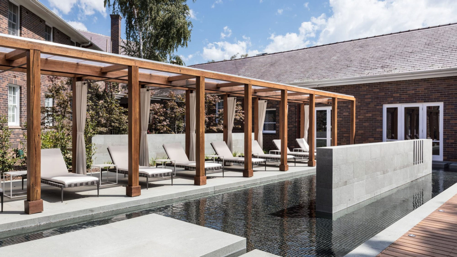 Exterior & Views 2, Brassey Hotel, Canberra