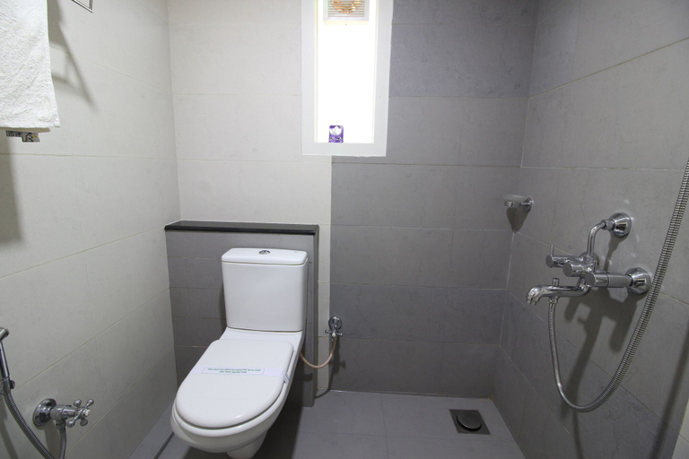 Bathroom 4, Srivar Hotels, Thrissur