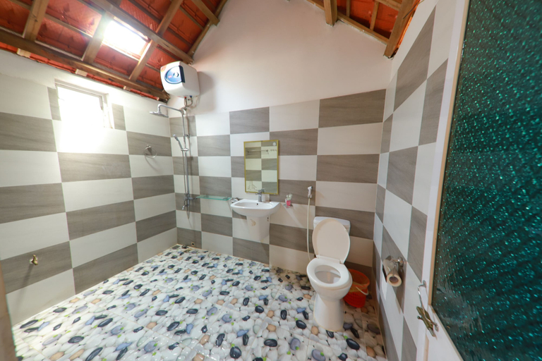 Bathroom 5, Green Riverside Cosy Home, Bố Trạch