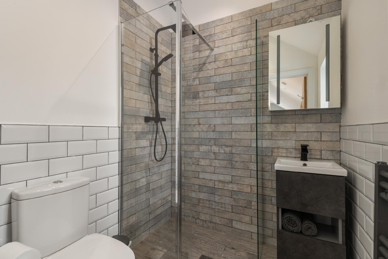 Bathroom 4, Fig Tree Cottage, Pembrokeshire
