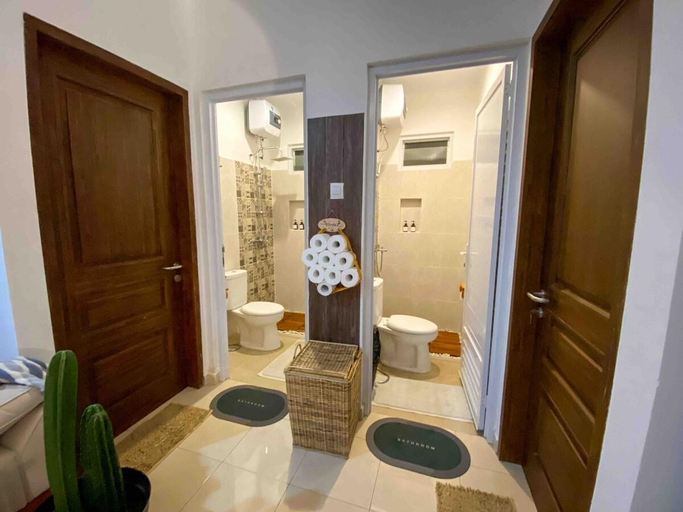Bathroom, Casa Tartu - 3BR Modern Rustic Home, Sleman