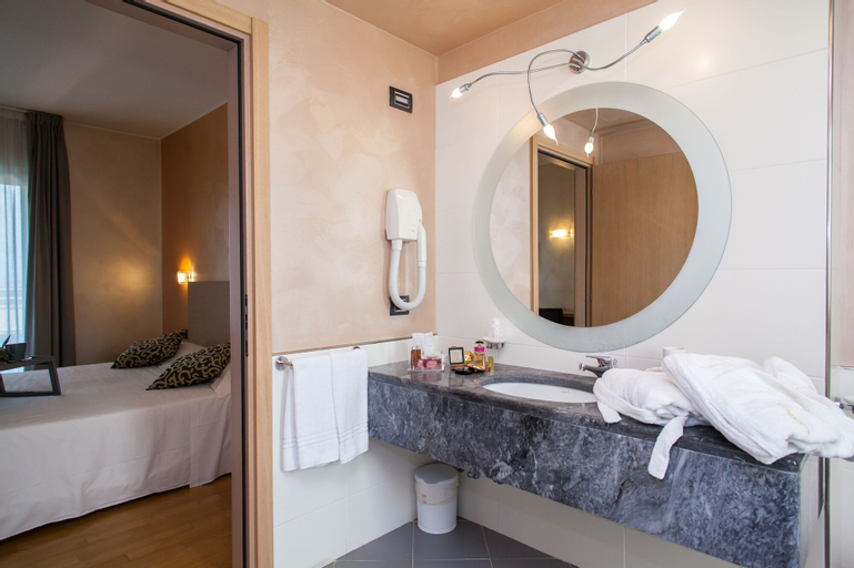 Bedroom 4, Palace Hotel Zingonia, Bergamo