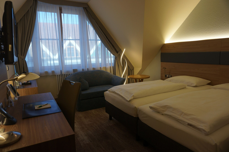 Bedroom 3, Hotel Kastanienhof, Erding