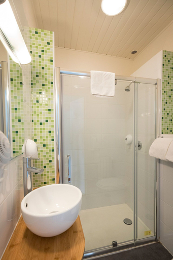 Bathroom 5, Hotel de Paris, Charente-Maritime