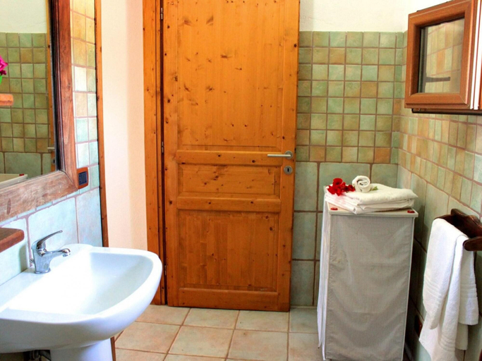 Bathroom 5, d Pietraia 13B Trilo, Olbia-Tempio