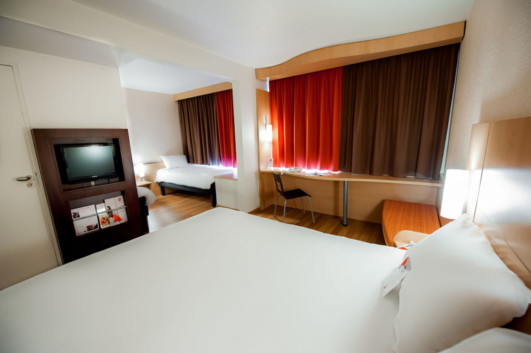 Bedroom 3, ibis Vannes, Morbihan