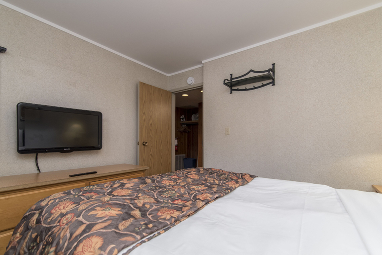 Bedroom 3, Douglas Fir Resort and Chalets, Division No. 15