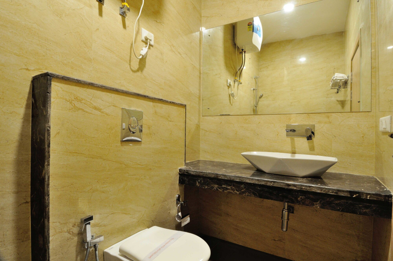 Bathroom 5, Hotel Banz, Delhi
