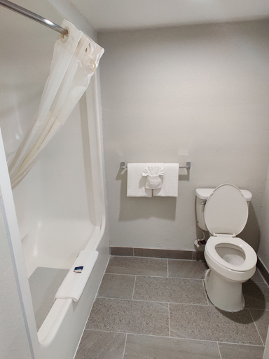 Bathroom 4, Rodeway Inn Lumberton Central, Robeson