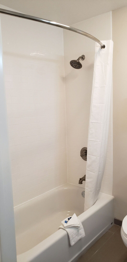 Bathroom 4, Good Nite Inn Camarillo , Ventura