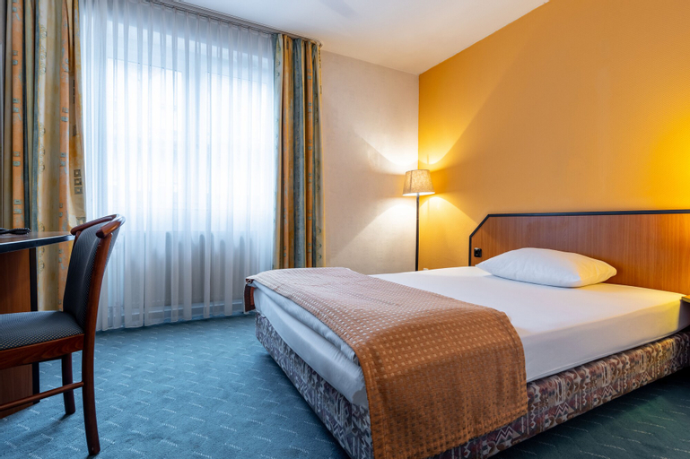 Bedroom 3, TRIP INN Kongresshotel Rodgau, Offenbach