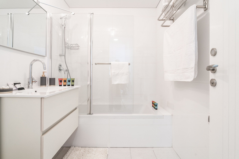 Bathroom 5, Eshel Suites