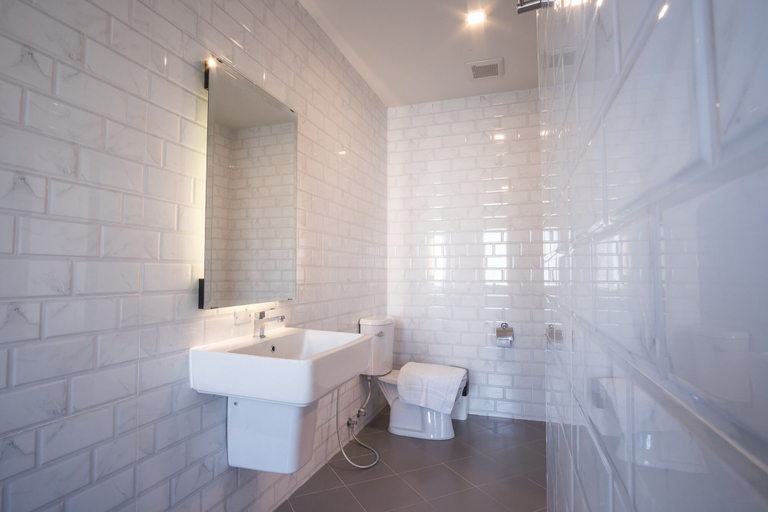 Bathroom 4, Isty Hotel, Muang Chiang Mai