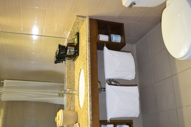 Bathroom 4, LA Crystal Hotel - Los Angeles Area, Los Angeles