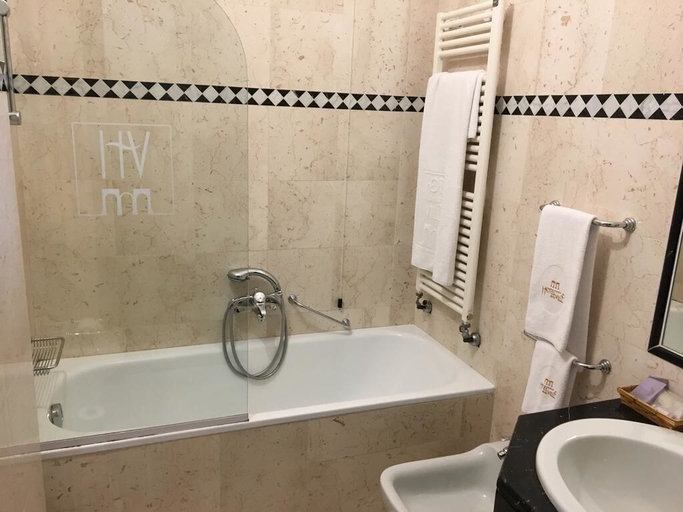 Bathroom 4, Hotel De la Ville, Aosta