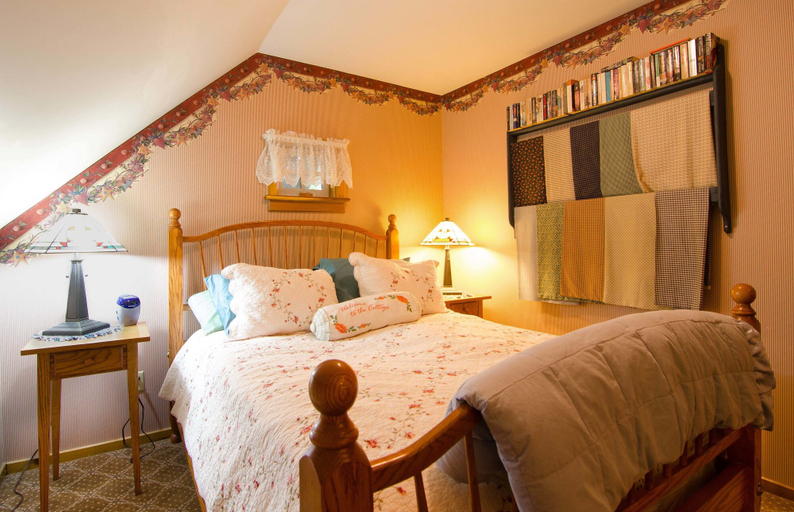 Bedroom 2, Lily Garden Bed and Breakfast, Jefferson