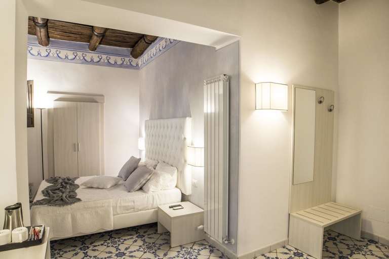 Bedroom 5, Morelli Suite, Napoli