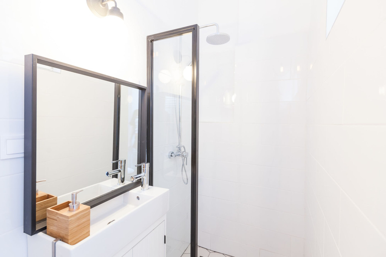 Bathroom 3, Modern Ernesto I, Budapesti
