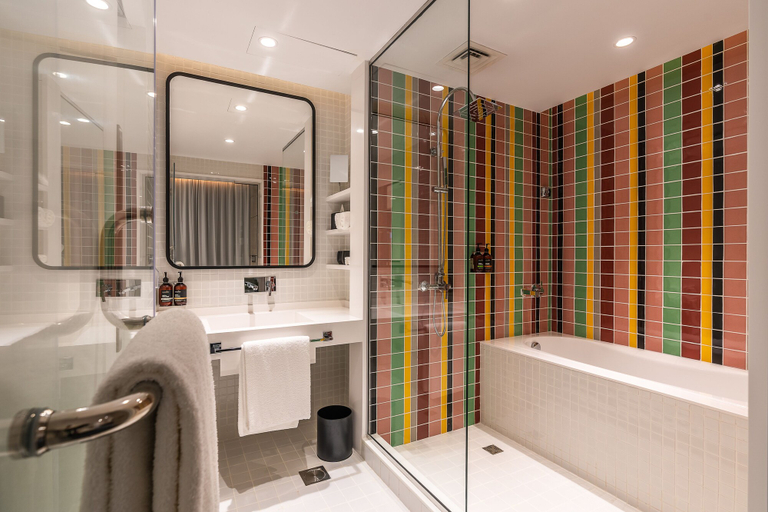 Bathroom 5, Studio One Hotel, Dubai