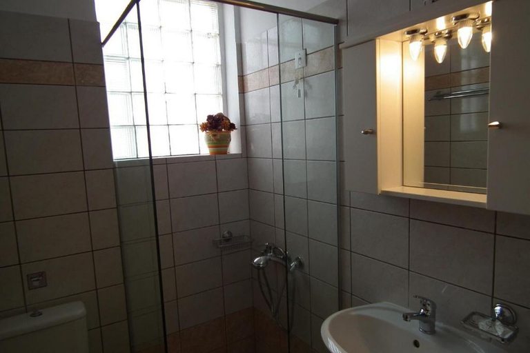 Bathroom 4, Gramvoussa Bay, Crete