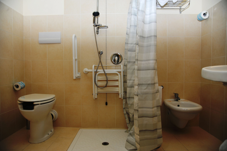 Bathroom 3, Viola Palace Hotel, Messina