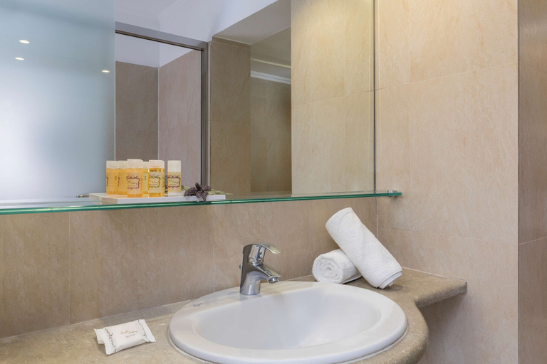 Bathroom 5, Best Western Plus Hotel Plaza, South Aegean
