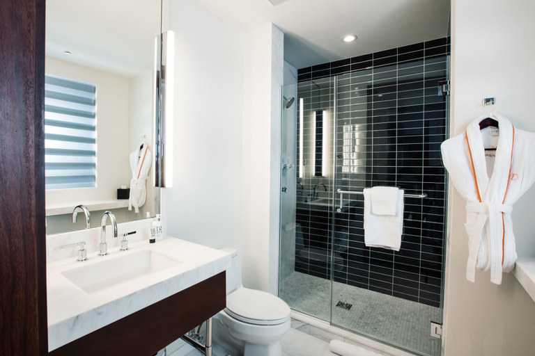 Bathroom 4, Fairlane Hotel, Davidson