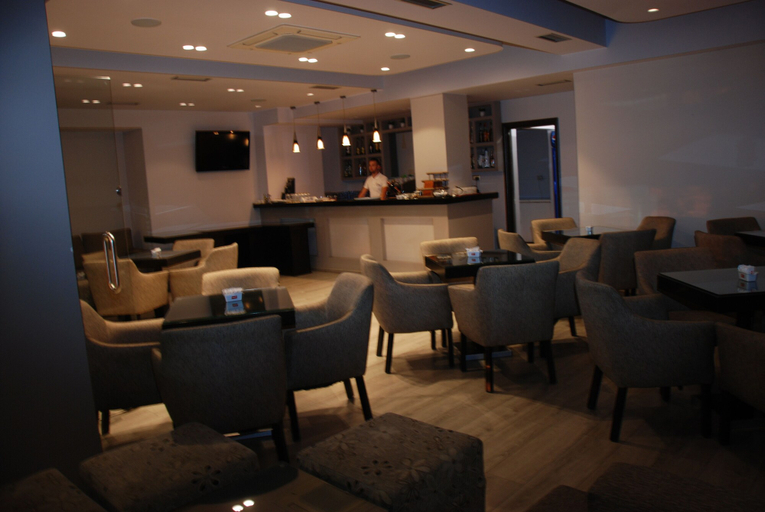 Food & Drinks 5, Hotel Mano, Sarandës