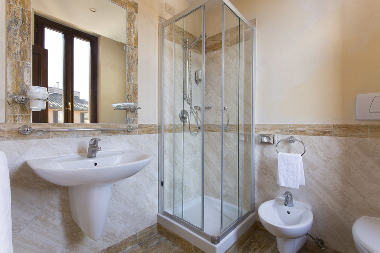 Bathroom 4, Hotel Teatro Pace, Rome