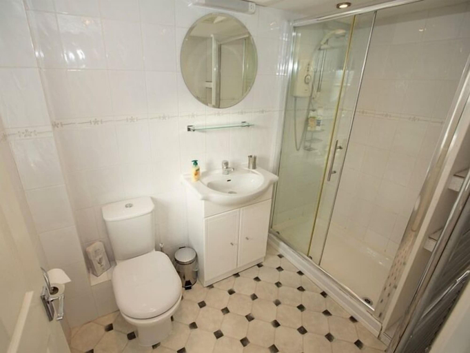 Bathroom, Bramlies, Dorset