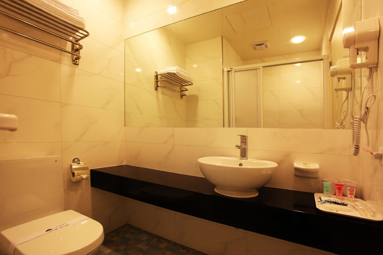 Bathroom 4, Sankaikan Hotel, Chiayi County